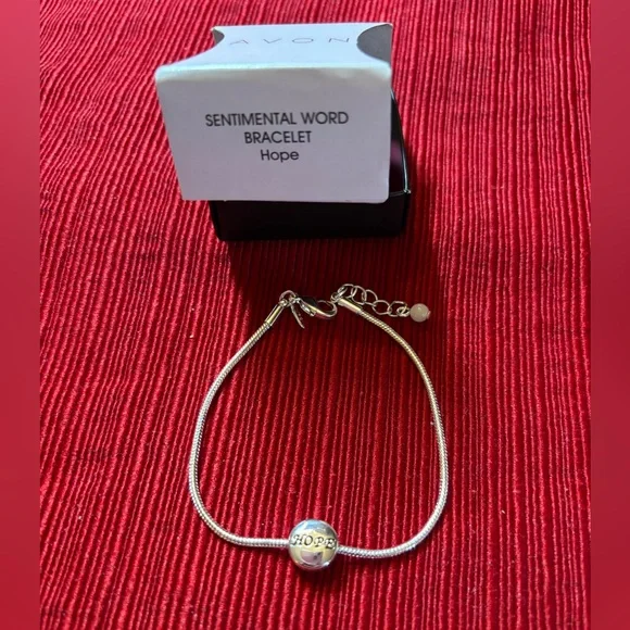 Avon earrings, 12 pairs; 4 Avon bracelets; 6 pairs of Kohl’s earrings. All NEW! - Picture 6 of 16